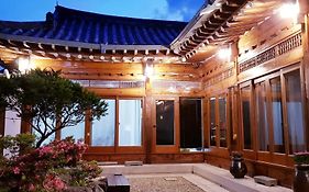 Yeonyijae Hanok Stay